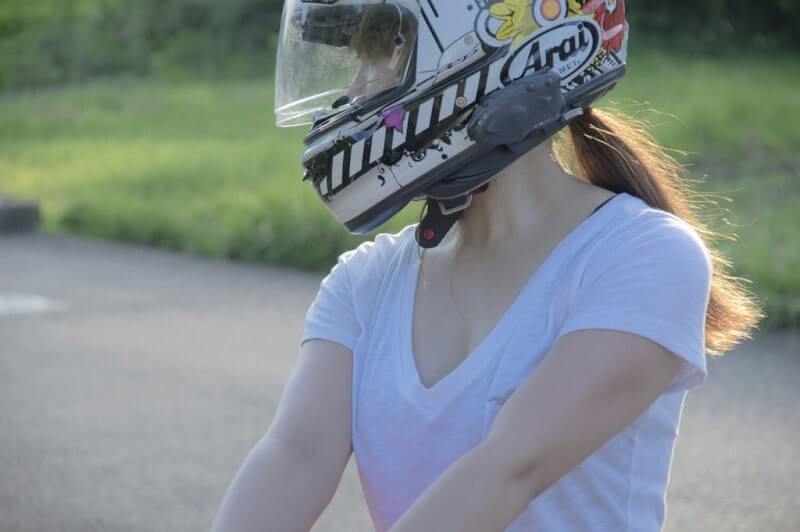 女性ライダーにおすすめのヘアスタイルはどれ 実際に試したヘルメットを被るときの崩れない髪型 Seamanizm